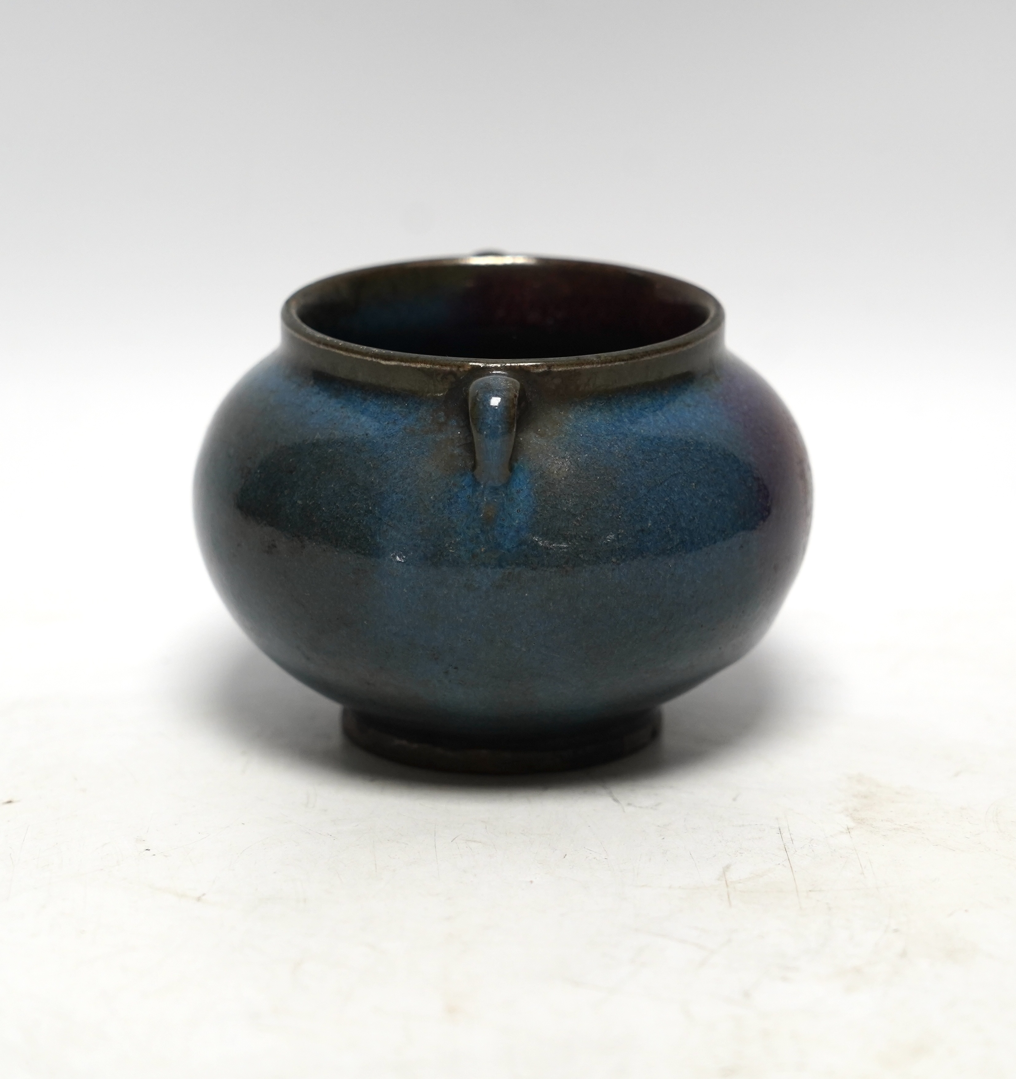 A Chinese Ming-style crimson glazed pot, 8cm high